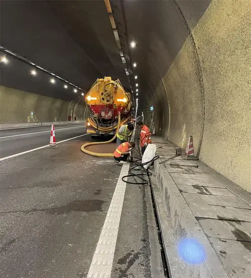 杂多隧道排水渠清淤